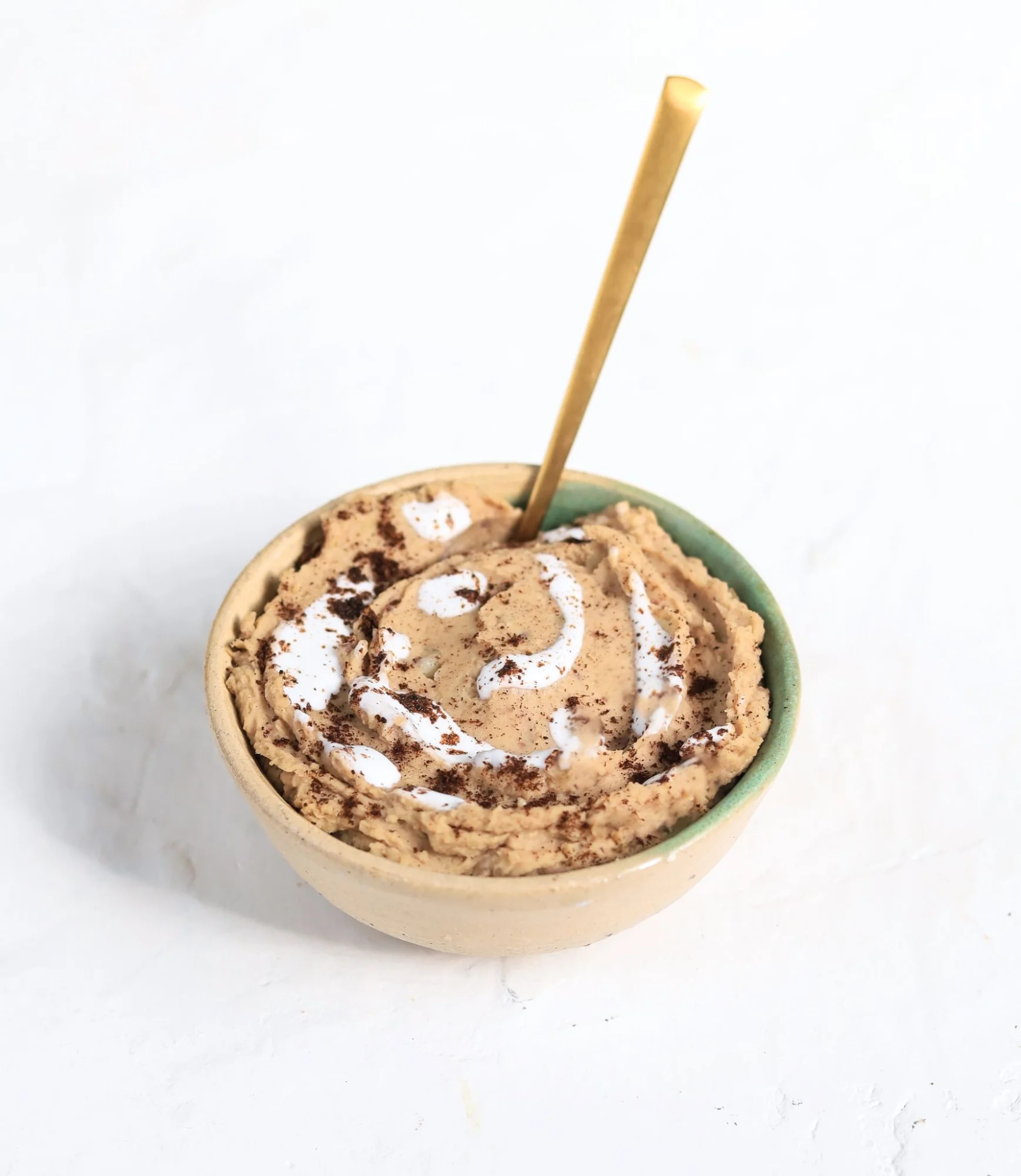 Una mousse fatta con castagne e latte di cocco: vegan, senza glutin e senza lattosio. A basso indice glicemico, è facilissima da preparare e deliziosa.