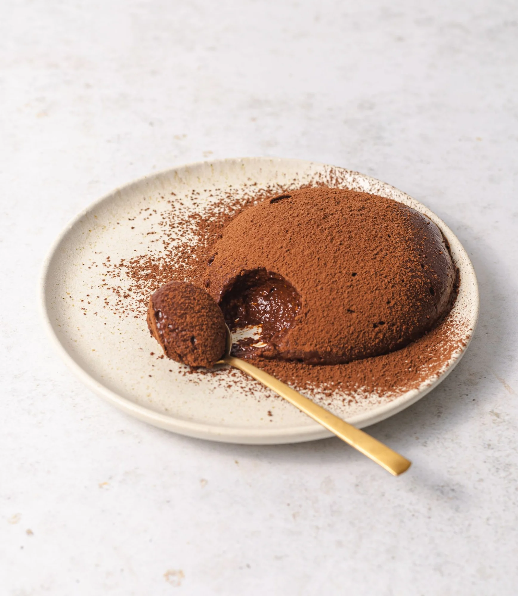 Un budino "magico" senza zuccheri aggiunti che si prepara in meno di un minuto con soli due ingredienti: cachi e cacao.